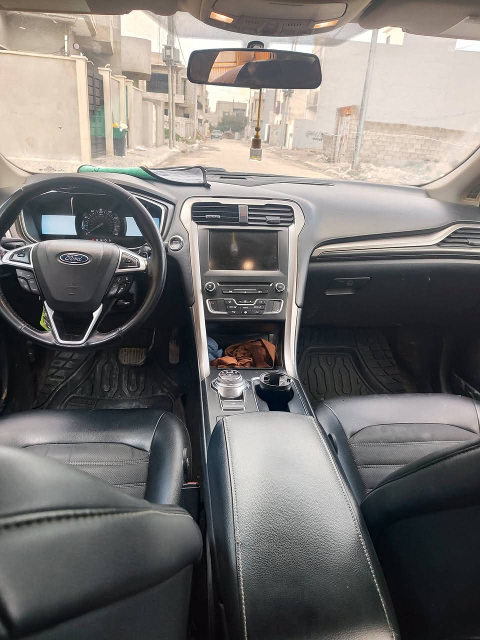 السلام عليكم فورد فيوجن 2017 محرك 2000 تيربو مكينة جديدة ظررها بوند وجاملغ امامي من جهة السايق 
السعر 112 وبيها مجال 
***********
***********
