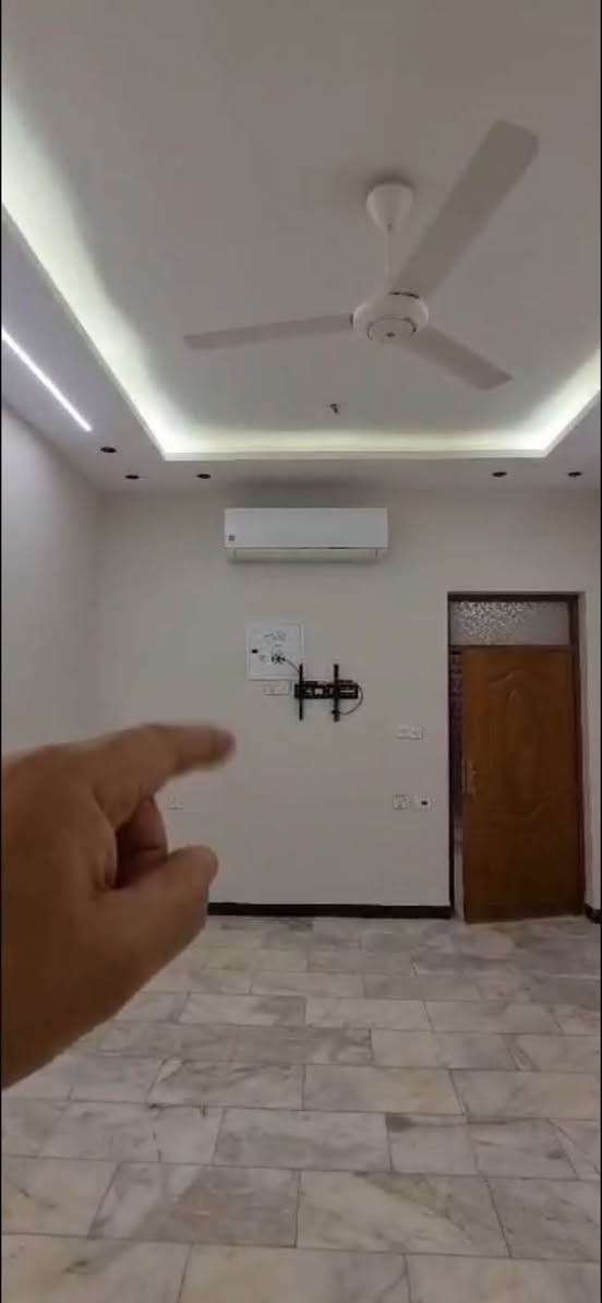 مشتمل ارضي للأيجار
المساحه 150 متر حي الجهاد بلقرب من خدمي المطار 
غرفتين نوم بناء حديث ومجهز 
سبالت 4 وكاونتر مطبخ وسخان وماطور 
يوجد تصوير فديو كامل للبيت واتساب 
للأستفسار ***********

