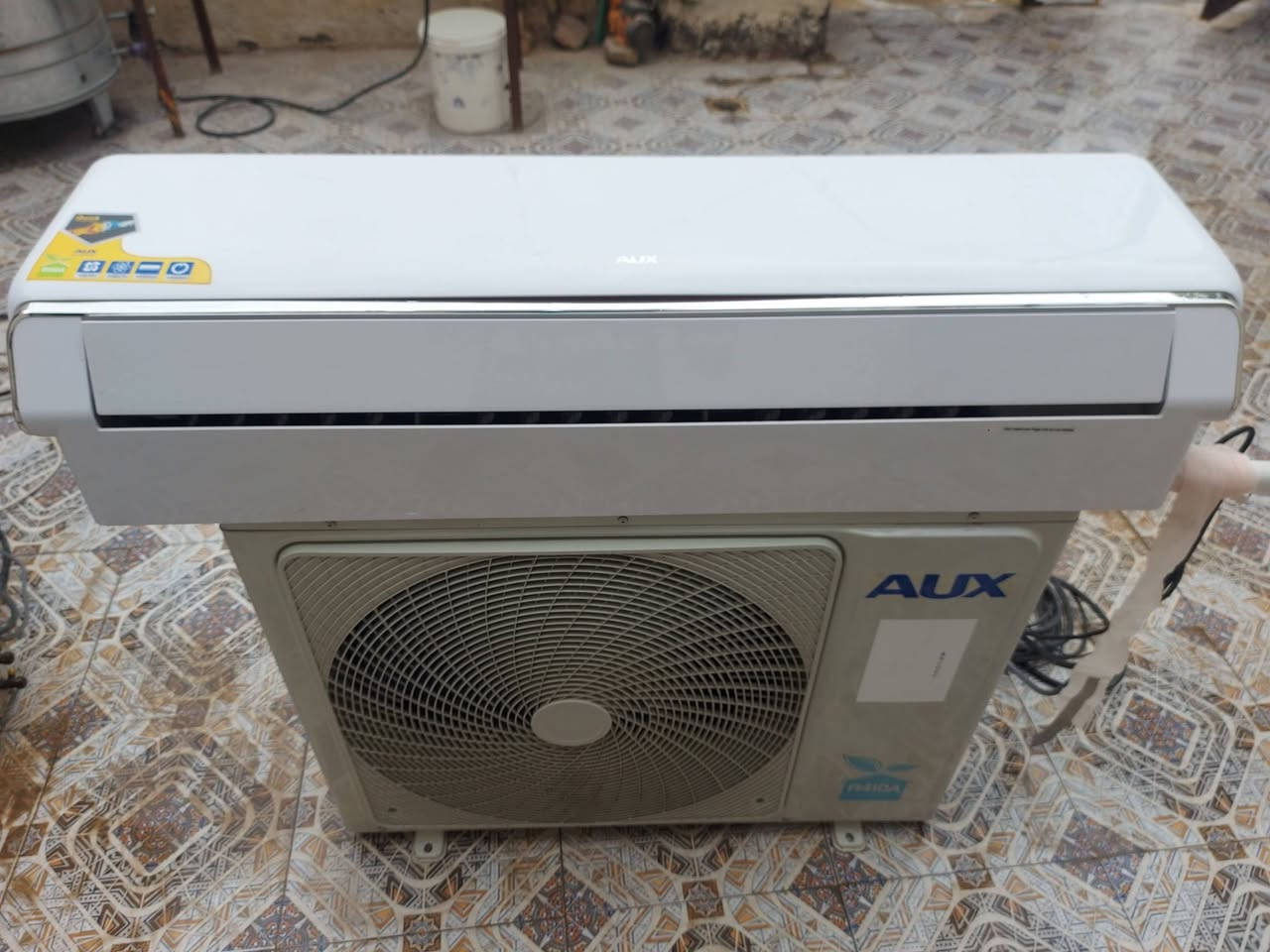 السلام عليكم 
سبالت عدد (2) 1طن والثاني 2طن سبالت نوع اوكس سبالت مشتغلات فقط شهرين ***********
***********
