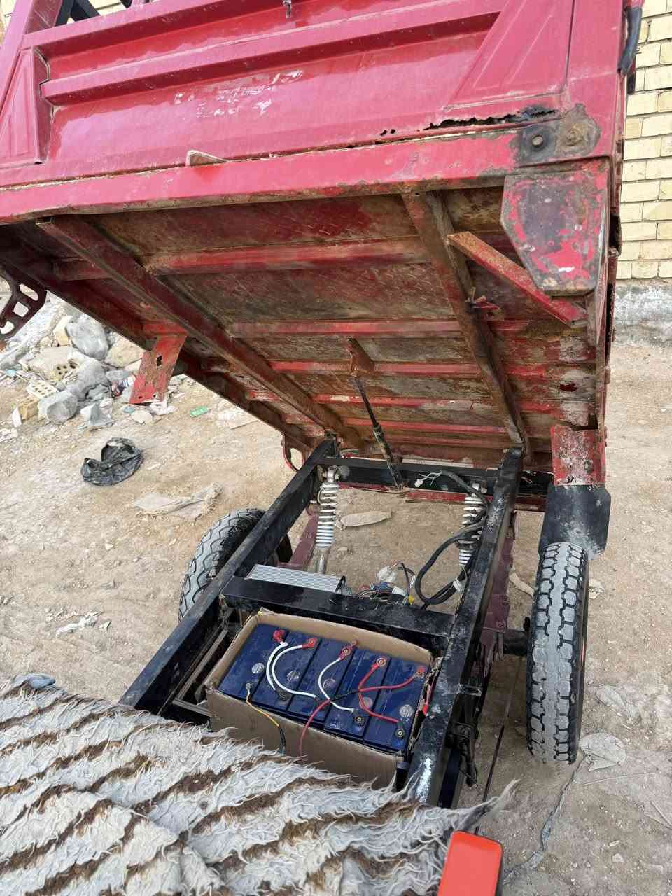 ستوتة شحن خمس بطاريات جدد قبل اسبوع شادهن تاريخ انتاجهن ٢٦ تايرات جدد بيهة نقوصات كهربائيات يرادلهن ترتيب شغالة وتمشي سعرهة ٦٥٠ الف 
***********//***********
