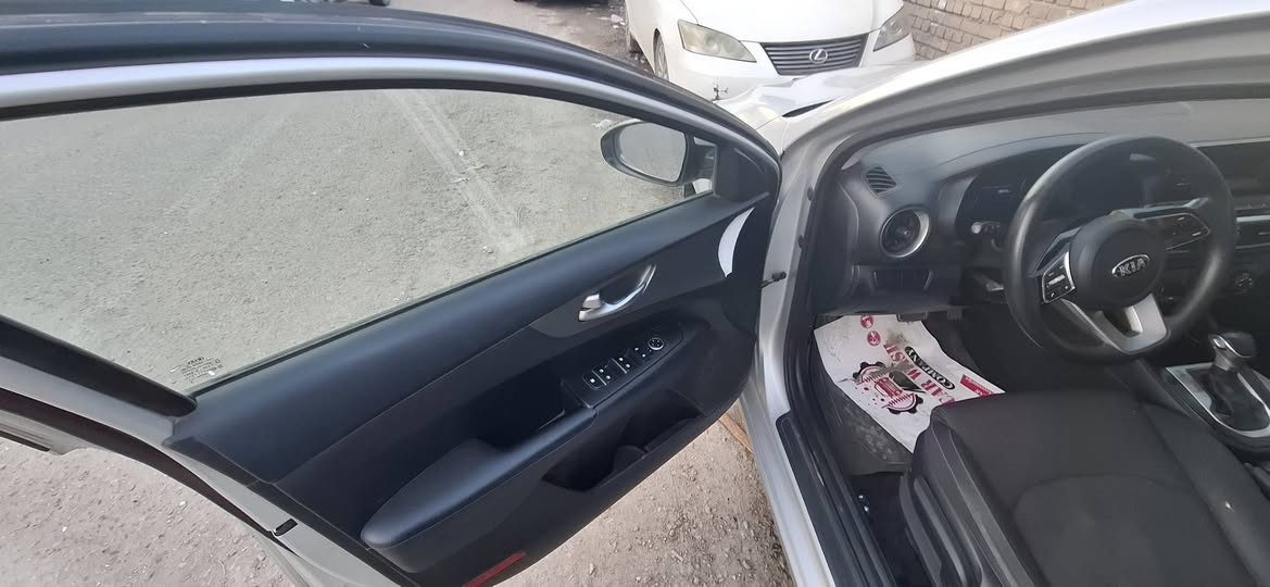 سلام عليكم 
سيراتو خليجي ٢٠١٩ للبيع 
محرك ١٦٠٠ 
السياره رقم اربيل بأسمي ماشيه ٩٨ الف كيلو 
باتري جديد مسويلهه ادامه منظومه بانزين صار شهرين والسياره على ايدي 
جاملغ امامي صفحه اليمنه مصبوغ وبيهه بارد جاملغ خلفي  صفحه سايق صور الطخات موجوده عندي
السعر١٣٣ وبيهه مجال بسيط
