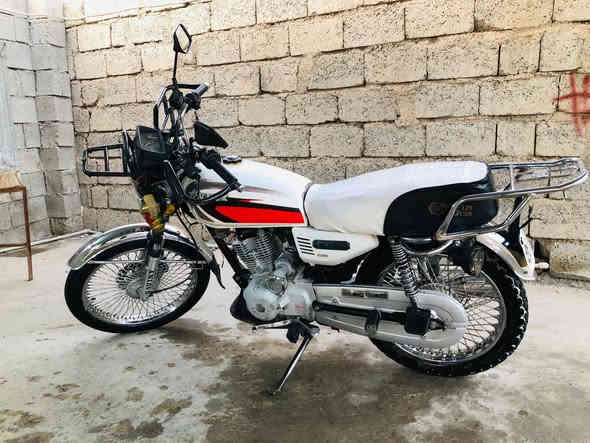 السلام عليكم موطور سافين 5 كير للبيع  دبل سيم وضع شركه محرك شرط ما مفتوح تواير جدد وياله جدد السعر 440 وبي مجال مكان الشرقاط انتصل وتبشر  ***********
