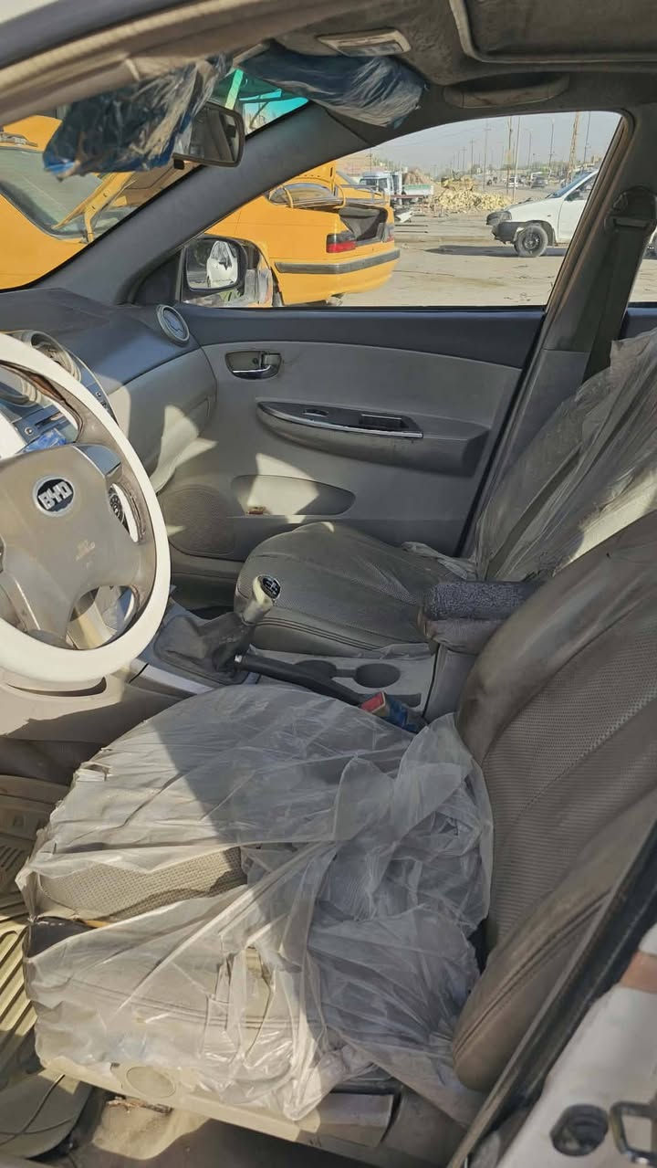 اسلام عليكم بي واي دي g3للبيع سياره خير من الله بيه الباب السايق واخلفي لي وره سايق داحجتهن ستوته ومرشوشات شي بسيط سياره نعمه من الله ماشيه 128الف كيجات شغاله كله كير عادي مكينه البلاديه مالته مكان السياره ديوانيه السعر 43وبيه مجال الاتصال***********
