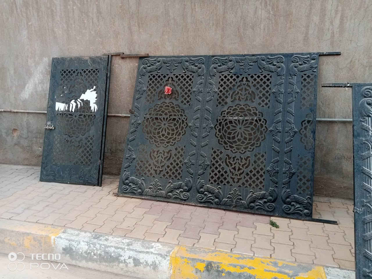 السلام عليكم ورحمة الله
قاطع مطبخ ويرهم للمحلات ويرهم باب سلايت 
السعر مناسب
***********
