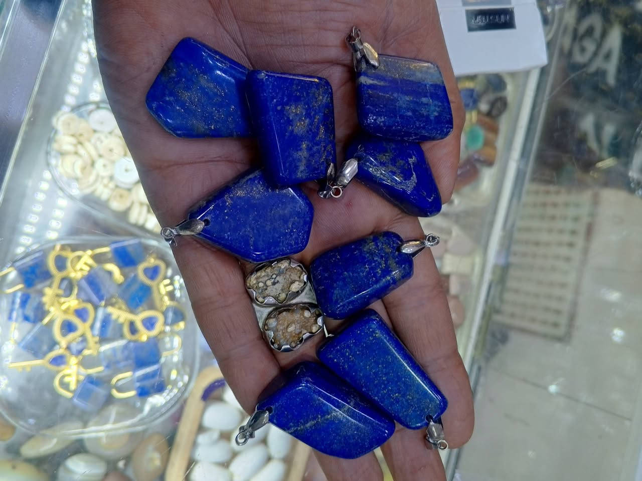 الازورد الافغاني كلايد جمله فقط لصحاب البيجات لناس على باب الله الفحص أمام المندوب يوجد توصيل لجميع المحافظات رقم الحجز الواتساب ***********
