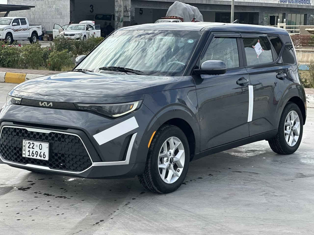 سلام عليكم
كيا صول 
موديل  2024  الشكل الجديد
رقم اربيل هزه وفحص وترقيم جديد
ماشية 13 الف كيلو  
نص مواصفات 
رادار امامي
تحديد مسار  
شاشه كبيرة كار بلي
  دشبول الكتروني 
نظام اوتو ستوب 
تحديد مسار السياره
مثبت سرعه كروز
شاشه اعطال ومعلومات السياره 
محرك 2000/دوش
سستم صوت 
تحكم ستيرن جهتين فول
مخرج USB
انضمه قيادة عادي+سبورت
السياره بنيد وجاملغ صبغ 
صور حادث بالمنشور 
الباقي كله مكفول من الصبغ 
بغداد بسمايه 
رقم اربيل السياره هزه وفحص وترقيم جديد 
تحويل للمشتري او وكاله 
السعر 149  ورقة
   التواصل  
واتساب او الاتصال
***********
