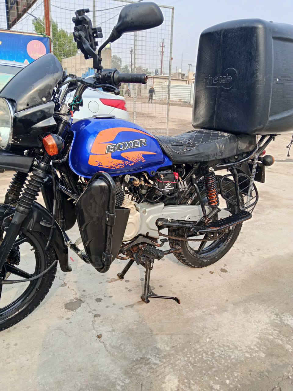 مكلف بنشر 
بوكسر موديل 2022 
مرقم لوحات انكليزي بأسمي تحويل ثاني يوم 
مكفوله من كلشي 
نقص باتري وقبق باتر (كڤر صفاحيه) 
مكاني بغداد زعفرانيه 
السعر 2100 بيها مجال بسيط حك الجيه 
رقم 
‏‪0783 815 3459‬‏
