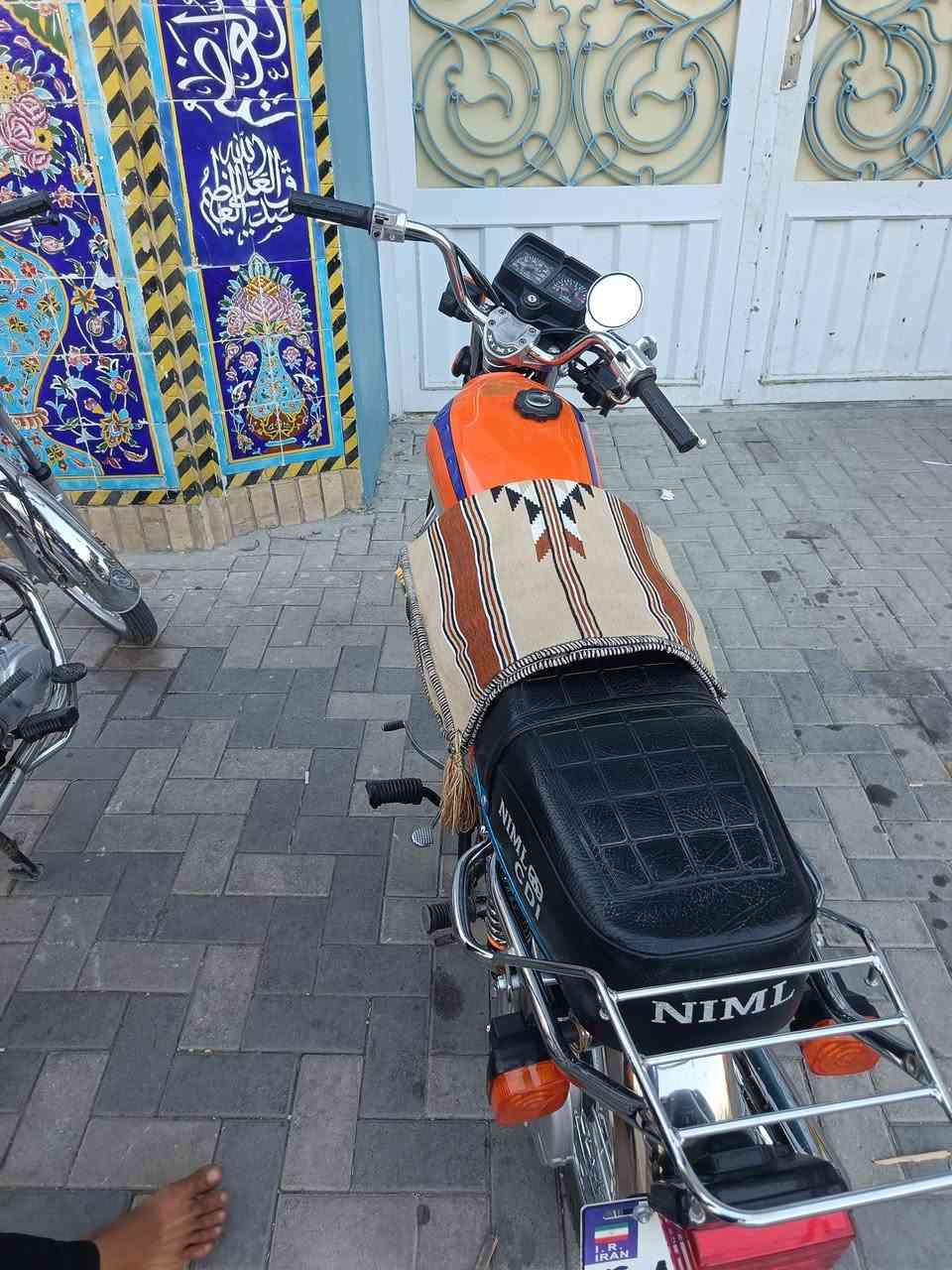 السلام عليكم دراجه اربعه قير لون برتقالي للبيع موديل 26 طالعه ب 27 قبل شهر او اقل من شهر من من طالع سعر 750 وشرايبي خير ويتدلل عنواني كربلاء قرب مجمع سيد اسماعيل***********
