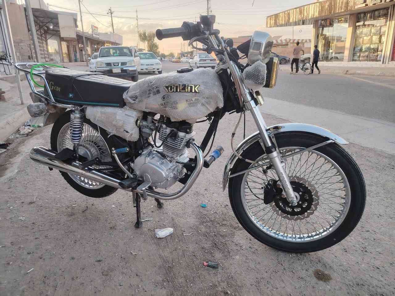 سونيك 25 محرك برغي ما مفتوح شرط 4كير دراجه حلو و نضيفه سعر 680بي مجال بصيط ***********
