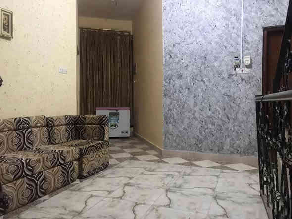 بيت للبيع في منطقة السكك البيت طابو صرف مساحة 175.5 ( 110 بيت + 65 مشتمل مؤجر )
- المنطقة تبليط ومجاري جديدة وجداً نظيفه 
- البيت طابقين الاول حمامين وصالة واستقبال ومطبخ 
- الطابق الثاني 3 غرف وحمام 
- كراج + حمام خارجي 
( مميزات الموقع ) 
- المدارس قريبة عليك اغلبها 
- قريب على الطريق السريع ( الخط الدولي الجديد مال الشلامجة ) 
- قريب جداً على كورنيش المعقل 
- قريب على جميع المنتزهات ( البصرة العائلي ٫ الاندلس ٫ بصرة لاند ) 
- جامعة البصرة ( مجمع كليات الكرمة ) 
- محطة تعبئة وقود شواطئ المعقل بمدخل المنطقة 

- سعر البيت 250 مليون وبي مجال
- للتواصل واتساب ***********
