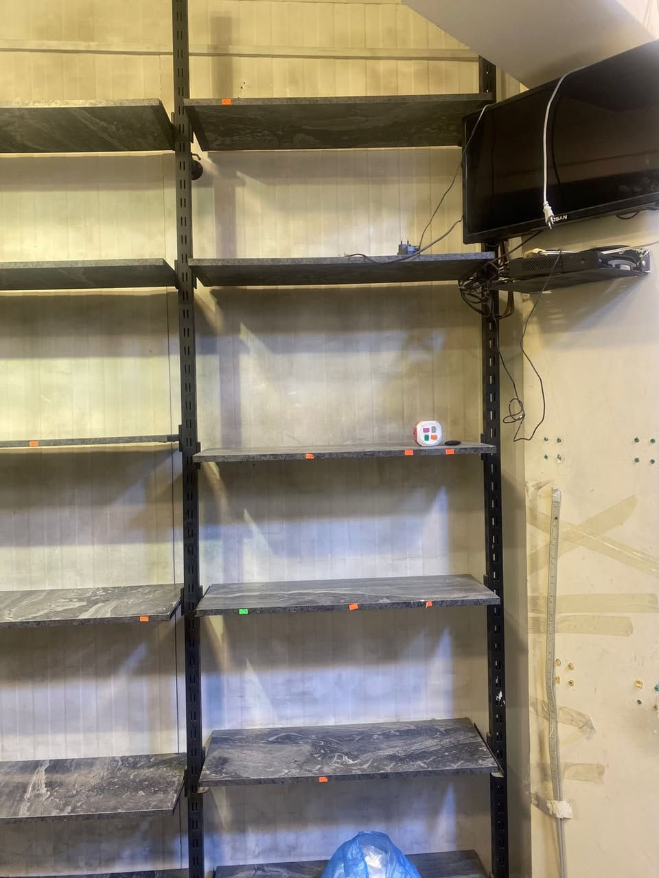 رفوف وعارضات البيع  جداد
***********
