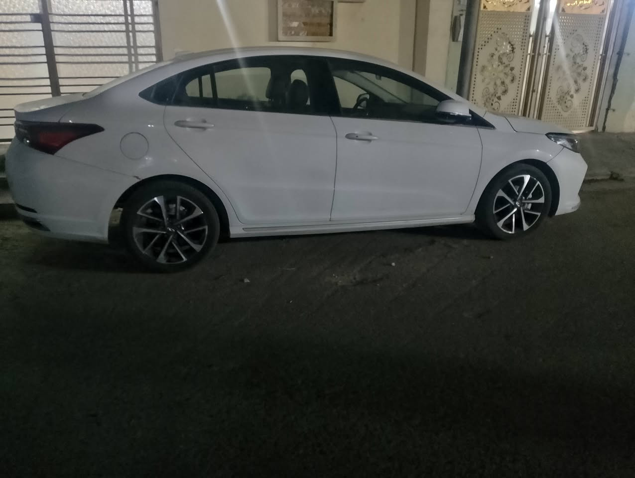 السلام عليكم 
شيري اريزو 6 موديل 22 كامل مواصفات مطلوبة للمصرف سنة ونص استقطاع مباشر كامل مواصفات 
السعر 80 للاستفسار ***********
