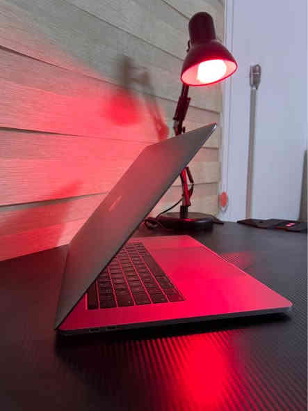 لاپتوپەکئ گەلەک بهئز ئو تەنک ئو راقی بو فروتنئ

لاپتوپ یئ تایبەتە بوکارئن ئەندازیاری ئو پروگرام سازی ئو ديزايني ئو هەمی کارئن روژانە…
لابتوپی شەحنا اصلی یا دگەل، دگەل چانتەی.لاپتوپ گەلەکئ پاقژە بتمامی بئ کئشەیە 100% 

             گرەنتیی بو ماوئ پازدە روژا یا دگەل 

لابتوب راقي للبيع

مناسب للأعمال الهندسية، الألعاب، والبرامج الثقيلة.
يتميز بسعة رام وهارد كبيرة، مع معالج قوي وكرت شاشة عالي الأداء يضمن سرعة وكفاءة في جميع المهام. اللابتوب مستخدم فقط عدة أيام، بحالة جديدة كلياً، lمع الشاحن الأصلي وحقيبة إضافية.
اللابتوب نظيف جداً، مع ضمان 15 يوم.

MacBook pro 2019 💻 

Display /  16-inch Retina (3072×1920, True Tone, P3 color)

Processor /  Intel Core i9 up to 4.8 GHz Turbo Boost 

Graphics / AMD Radeon Pro 5500M + Intel UHD Graphics 630

Keyboard / Magic Keyboard + Touch Bar + Touch ID

Memory / RAM 32GB of 2666MHz DDR4 

Storage / 1T GB  PCIe SSD

Camera / 720p Face time HD camera 

Battery / 🔋4+ hours 

Price: 695$ 
Insta : omed11k
Number : *********** دهوك
