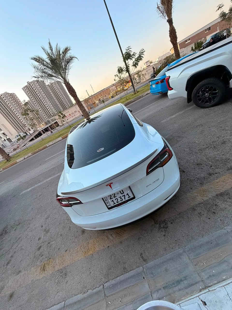 تسـلا مودل 3  ((2023 )) دبل ماطور 
بيرفورمانس
 
رقم اربيل الجديد وبيها كتاب تضليل 
سيارة مغلفه ppf ضمان ١٠ سنوات
تبدل تخم تايرات جدد 
تبديل وياله من ٢٠انح الى ١٨ انج علمود الطسه اصير افضل وخليت تاير اعلى واعرض
تغليف الفجوج لون مميز لون
فلاتر داخليه وخارجيه وجديده 
مربوطه برنامج
ماشية 39 ألف فقط

السعر ((167)) ورقه وبيها مجال 
حادثها بالصور موجود 
والسونار موجود
السياره بدون دواخل  

مكان بغداد / السيديه /حي الاعلام 
***********
السياره جديده وجاهزة
