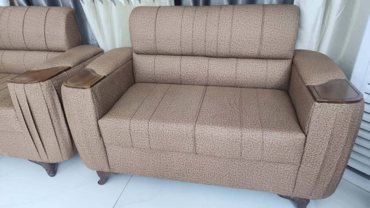 السلام عليكم  تخم للبيع

التخم الجلد7 مقاعد ب400  صناعه عراقيه
التخم الجوزي 10 مقاعد ب450  صناعه عراقيه 
الميز والمكتبه ب750 
وبيهن مجال بسيط 
مدة الاستخدام من 3 الى 4 اشهر بعدهن جديدات 
مكان العامريه 
للتواصل على رقم ***********
