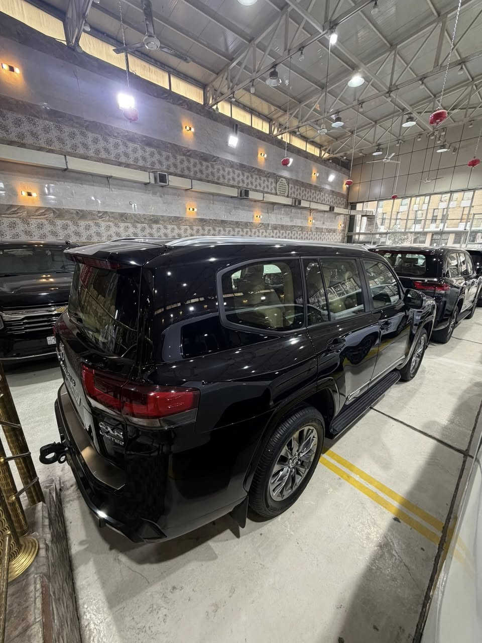 السلام عليكم
تيوتا لاندكروز 2024  GXR 

فطيم  (مغلفه بالكامل) 

ماشيه 30 

كفاله عامه السياره 

نضيفه كلش رقم بغداد 

السعر 710 وبيها مجال 

العنوان الكراده 

للاستفسار ***********
