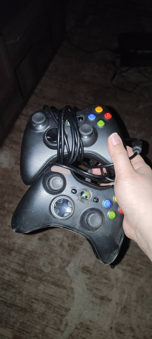 اكس بوكس 360 ذاكرة 250
مهكر بي 20 لعبة ومنهم العاب قوية 

وياه 3 جوستك وحده منهم متشتغل واثنين جدد 

سعره 70 قفل مع التوصيل 

مكاني بغداد


**إذا كنت صاحب هذا الإعلان وتريد حذفه لأي سبب، رجاءا أرسل رسالة إلى الدعم الفني**