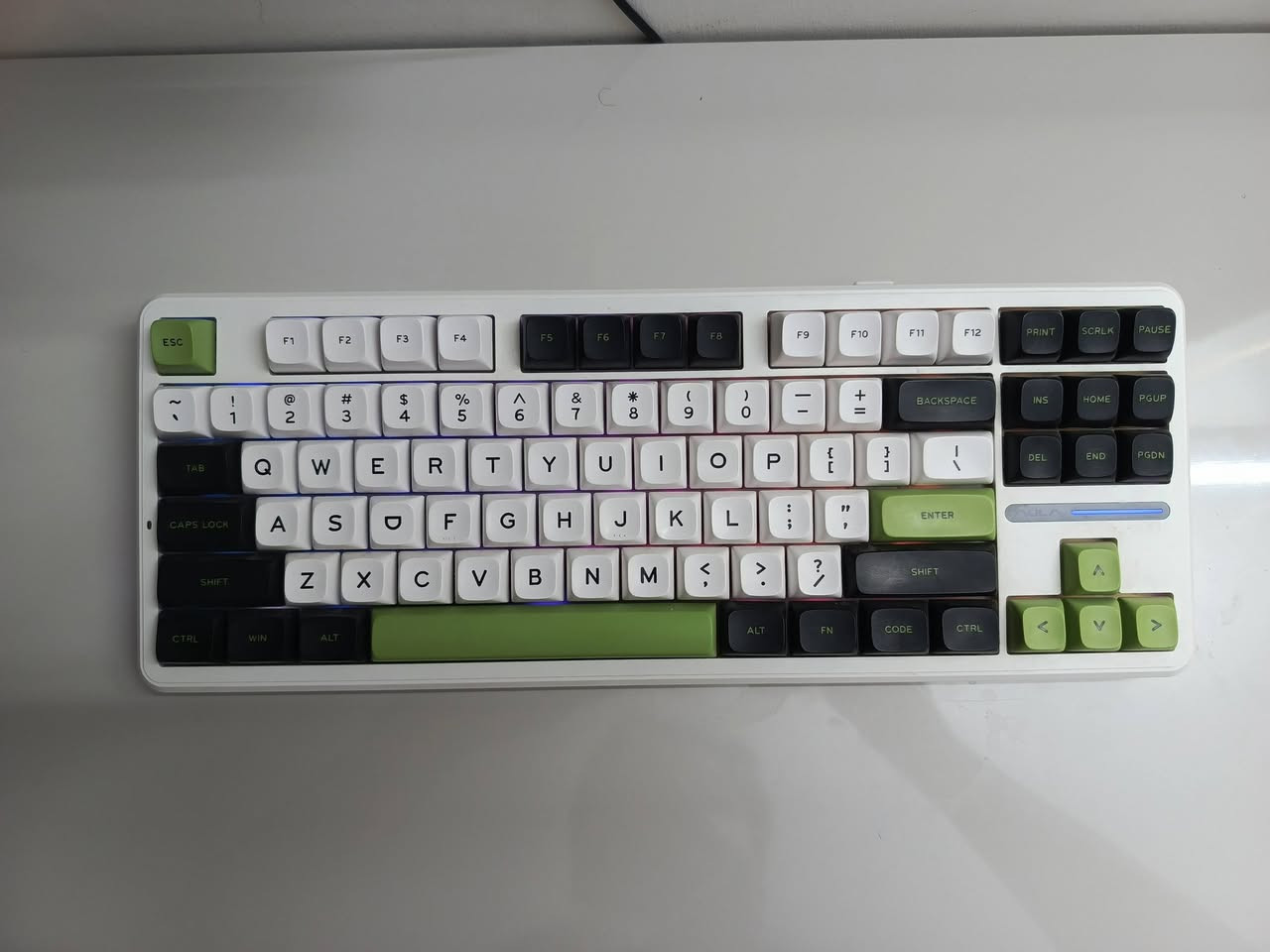 السلام عليكم
G213 مستخدم نظيف
Aula f87pro الكارتون مو اله
Ace جديد
Q61 جديد
***********
