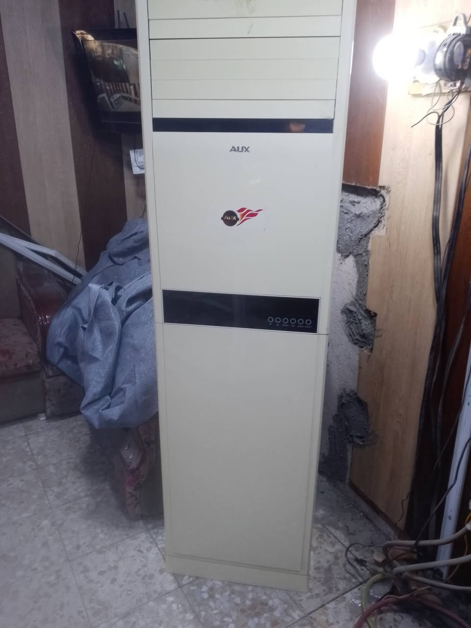 السلام عليكم سبلت اوكس كنتوري 2طن ماطور بلادي جهاز نضيف سعره 530 مكاني بلنجف حي  ***********
