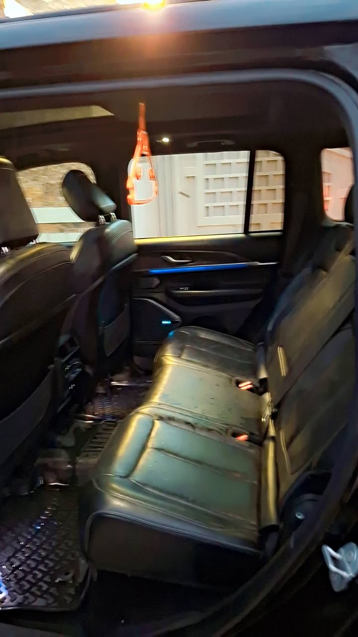 جيب مديل 22 اوفر لاند فول للخير  خمسه راكب محرك ٣٦٠٠ عادي  مكفول تقرير بيه بارد بسيط بالباب على وضع الشركه رقم بغداد ماشيه ٤٦ السعر ٣٢٥ بيه مجال بسيط مكان السياره ناصريه مركز ***********
