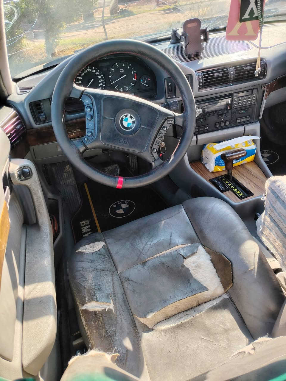 السلام عليكم من رخصة الادمن بي ام 525 مسكر 6سلندر سياره جاهزه مابيها نقص سنويه باسمي رقم انكليزي صلاح الدين تحويل مباشر السياره بدون فتحه سياره حلوه جاهزه مال جناي 68 وبيها مجال مكاني بغداد قرب سجن ابو غريب ***********
