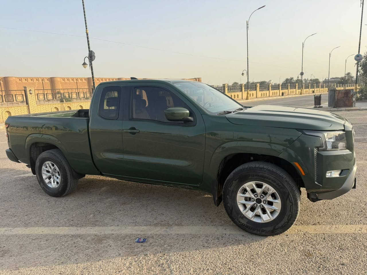 السلام عليكم  نيسان فونتير للبيع موديل 2024 مواصفات sv 4X4 ماشيه 12 الف الضرر جاملغ امامي ونصف البنيد صبغ وبارد في البدي السعر 128بيه مجال قليل  السياره منفيس تترقم جميع المحافضات مكان السياره سامراء  ***********
