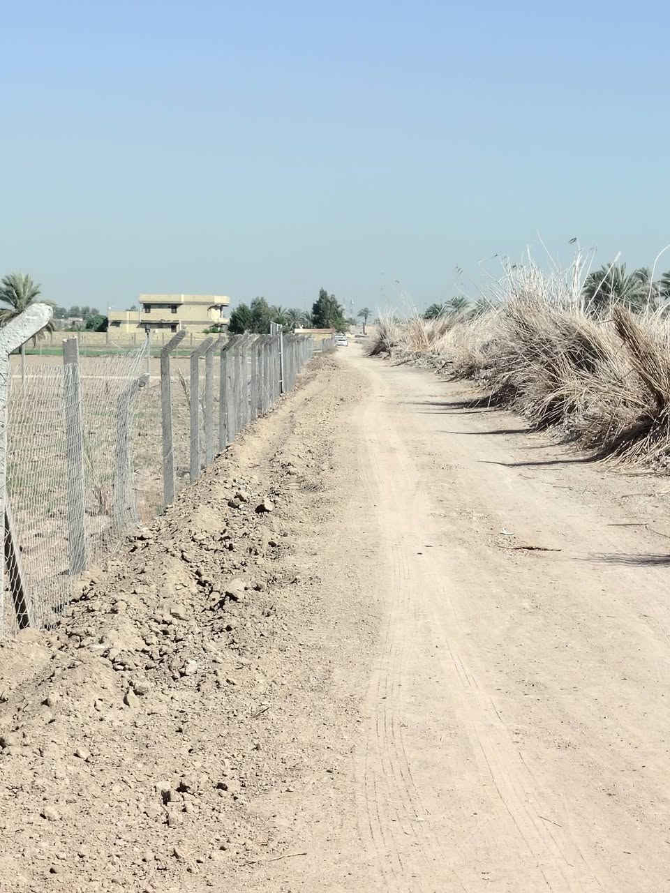 السلام عليكم 
ارض طابو زراعي سند ٢٥ بسمنه تحويل مباشر للمشتري قرب شارع كربلاء، الارض بيهة كافة الخدمات التفاصيل داخل الفيديو غير متواجد عل فيس للاستفسار اتصل عل رقم *********** او واساب
