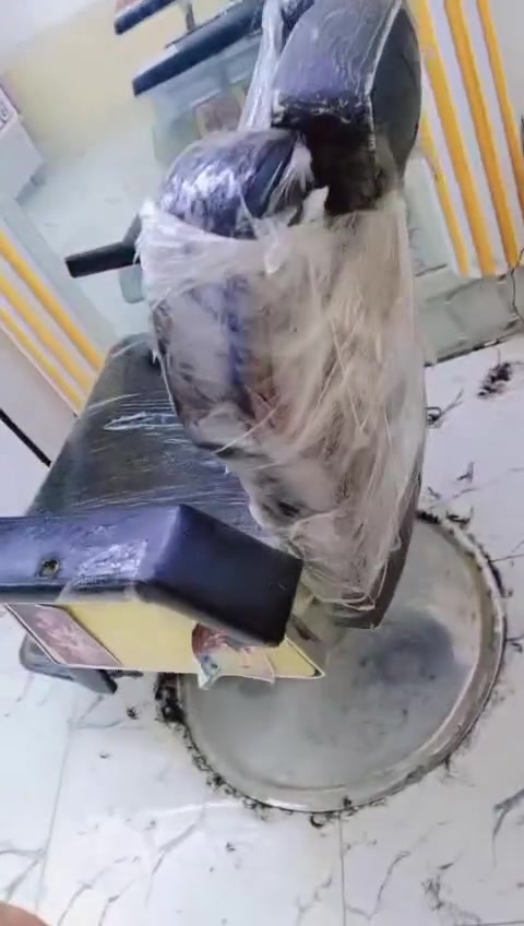 ***********سلام عليكم عيني كرسي مستعمل للبيع ابو طفايه سعر ب(200)
