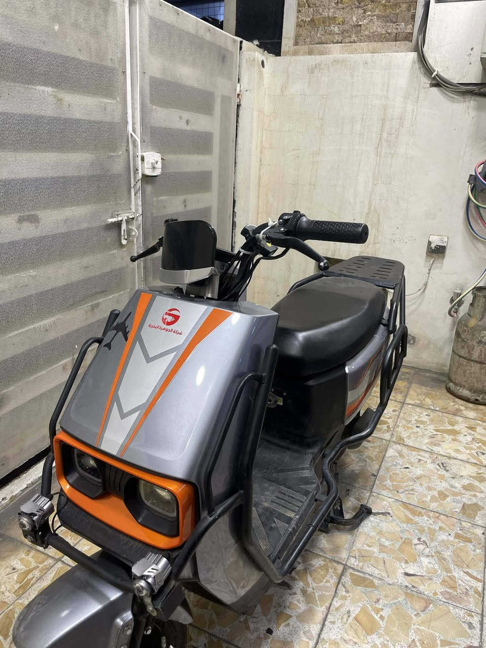 السلام عليكم دراجه شحن للبيع 
ملف الف وخمسميه 
6بطاريات بلادي 
شاشه ايباد
درع حامي من الخدوش
والتكسير 
دراجه خير من الله 
السعر 500 وبيها مجال 
مكان بغداد حي الجهاد 
الرقم. ***********
تعال وتشلع عيوني
