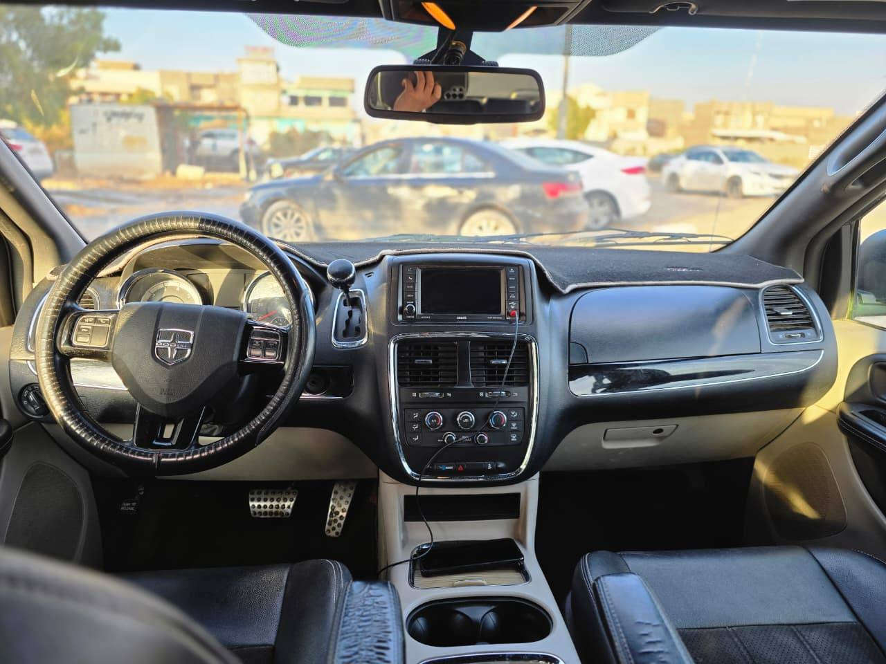 سلام عليكم للبيع فقط دوج كرفان حادث جاملغ وبنيد فقط بدون دواخل ٢٠١٩ رقم بغداد مشروع وطني جاهزه للخير بالعافيه عل يخذهاا السعر ١٨٠ وبيهاا مجال العنوان بابل الحصوه رقمي ***********
