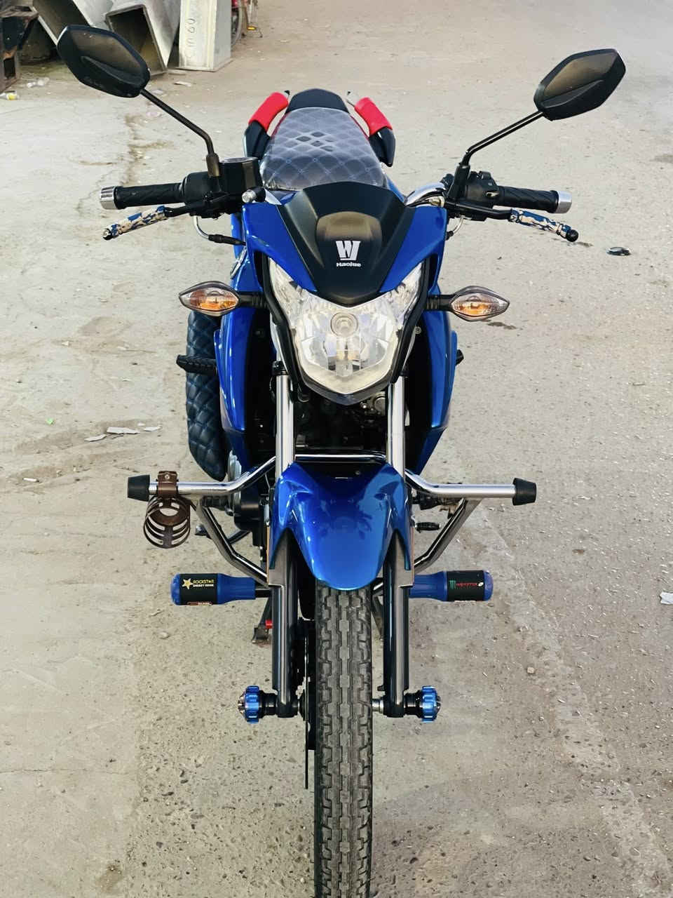 هاوجي 23 للبيع او مراوس نظيفه الدراجه وبدون اي نقص كفاله من الشخط ماشيه 10 الاف لوحات انكليزي تحويل مباشر وياها بصمات اثنين كامله مكمله سعرها (18ورقه)وبيها مجال للشراي مكان الدراجه الرمادي الصوفيه الشراي يتفضل خاص او الاتصال بالرقم *********** 
والموشراي يعبر المنشور بكلام طيب
