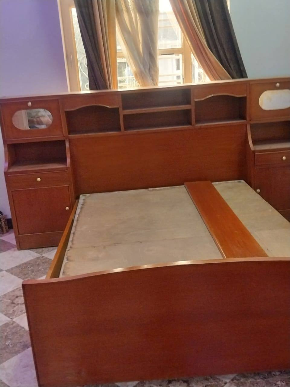 غرفه للبيع ***********
