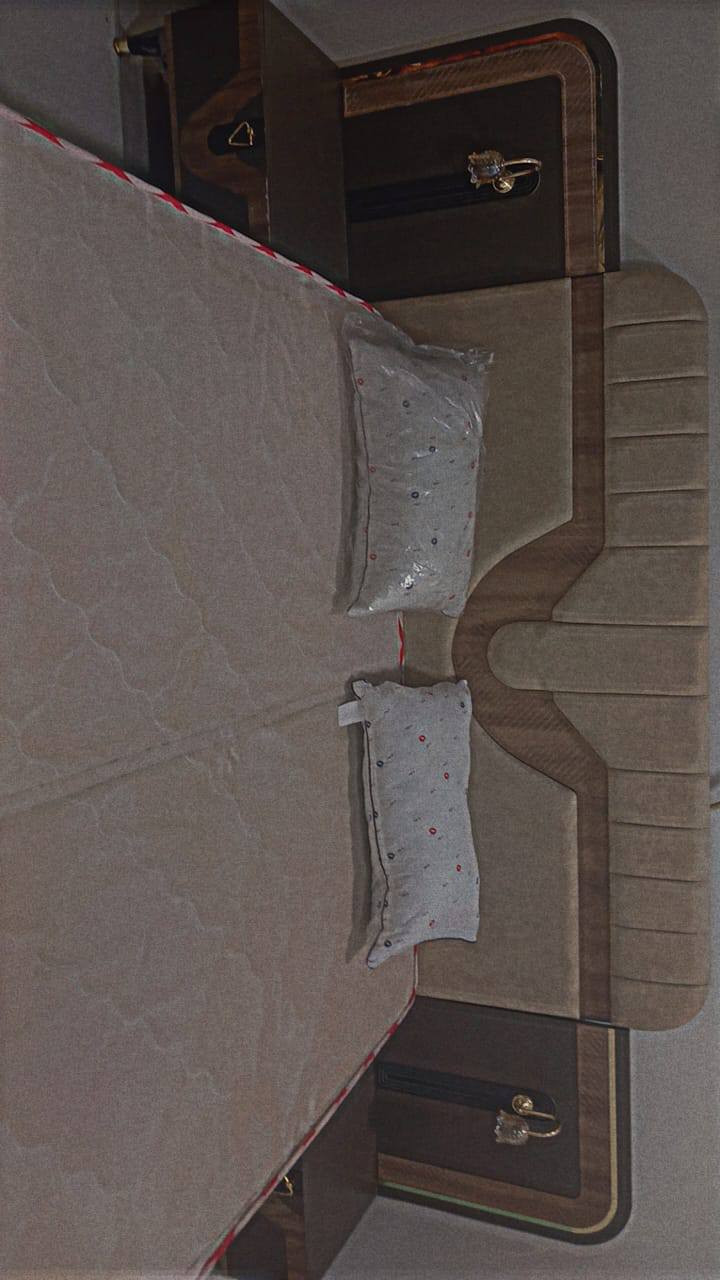 ***********
9 قطع 
ملحقات دوشك مستعمل 
فرشة جديده
سعر :950
