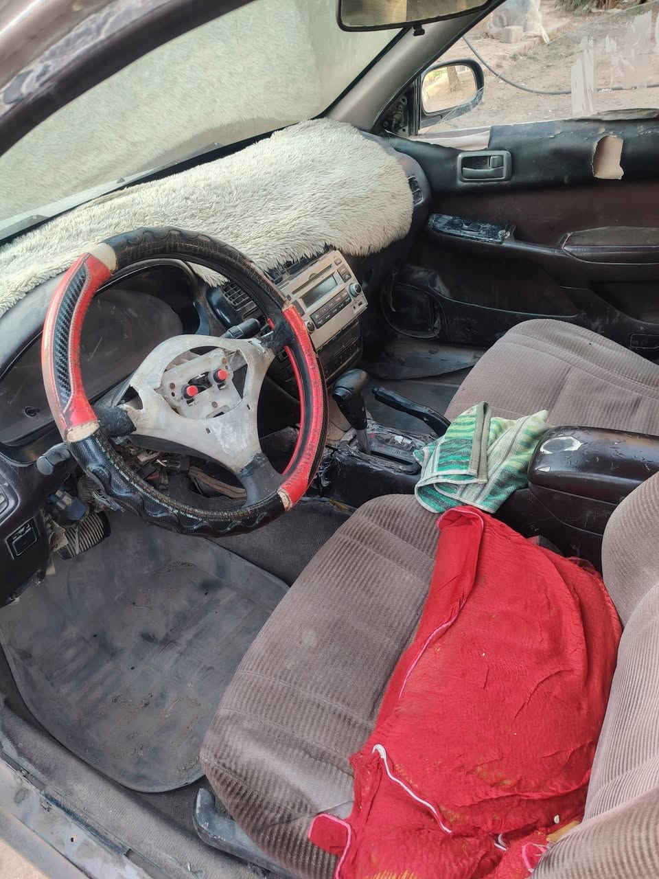 سلام عليكم خوان عندي هاي سياره لبيع كورله موديل 92سياره بسمي تحويل ثاني يوم سياره كير محرك مكفوالت وتو تخم تاير جواه صدر نص عمر سنويه 27يله تصقط سعر 25وبيه مجال بصيط حك جيه مكاني بغداد المحموديه *********** //*********** قير متواجد عله لفيس
