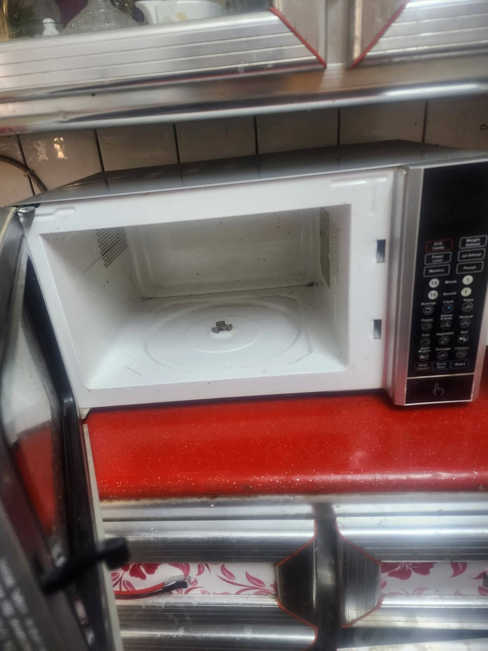 مايكرو نقص بي بس الماعون شغال مابي شي ب٥٠ والميز يتكبر ب٣٠ بالزعفرانيه شارع المعهد


**إذا كنت صاحب هذا الإعلان وتريد حذفه لأي سبب، رجاءا أرسل رسالة إلى الدعم الفني**