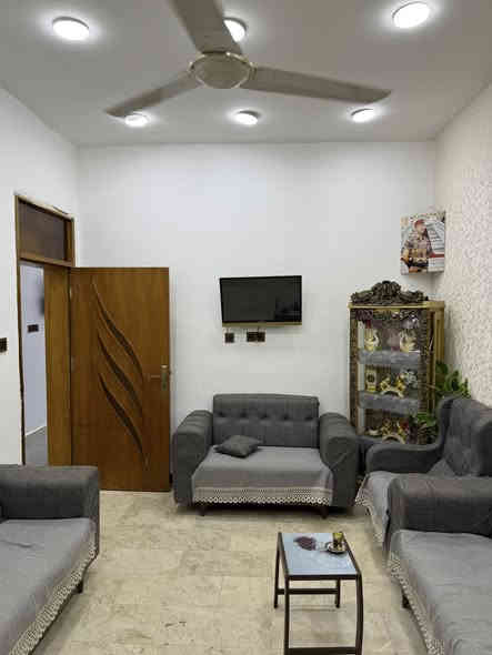 بيت 100مترللبيع طابقين كامل بناء حديث درجه اولى في حي الغدير مقابل مدرسه مطلوب مبادرة تدفع 78كاش وتسدد مبادرة 82 وتغير كفيل ودير البيت باسمك للاتصال ***********
