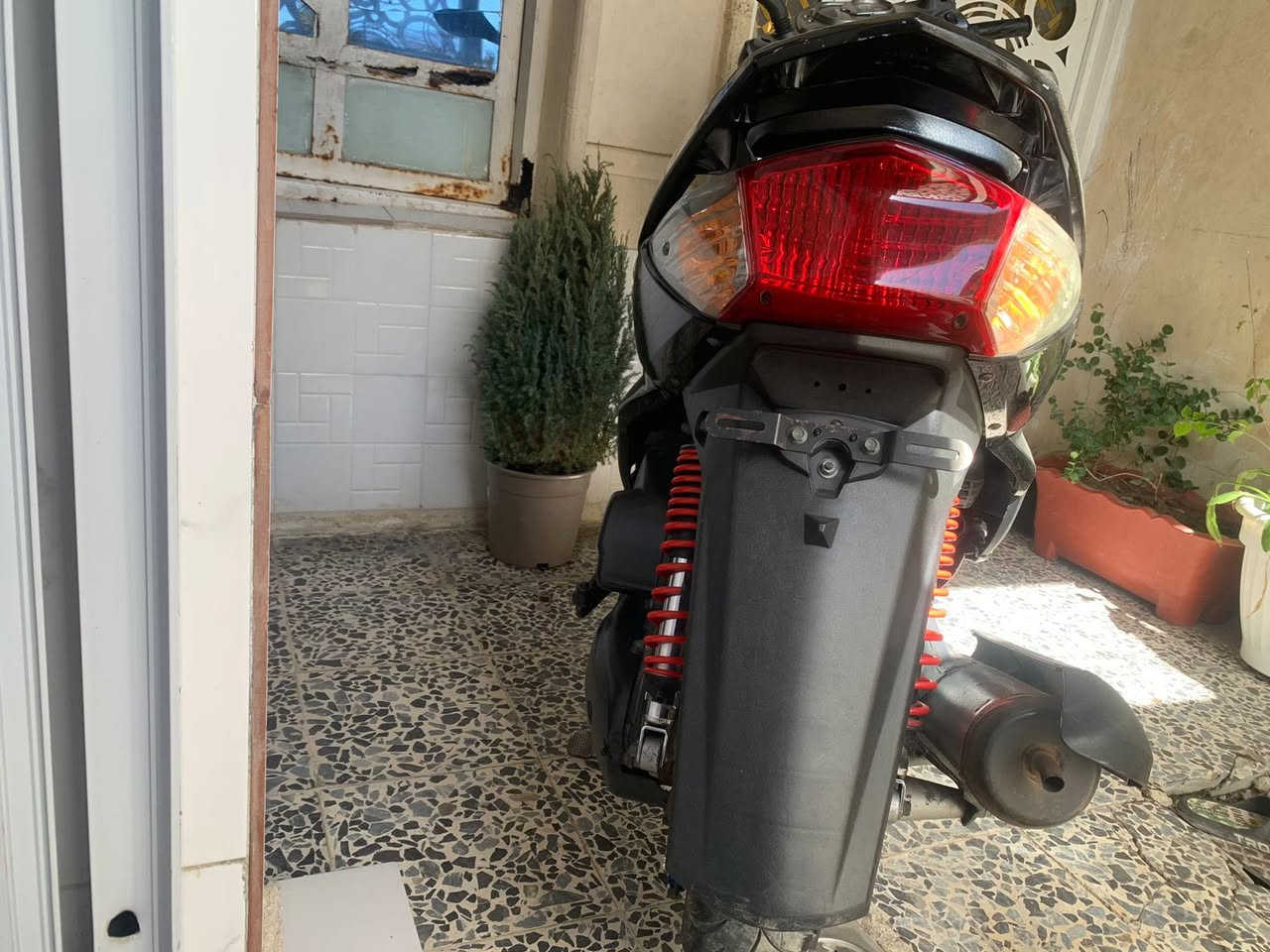 سلام عليكم دراجه سكنس  فحل مكفوله كفاله عامه لاح يصير 6 اشهر من امنزله من رمبه اوراقه كامله كله رايده مليون وميتين للتواصل ***********
