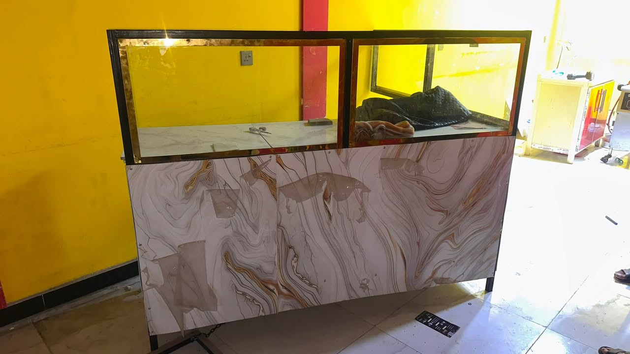 غراض مطعم للبيع
مجمدة
جدر كرسبي
ميز ابو الجام
قلايه فنكر  
مكان بغداد
***********
