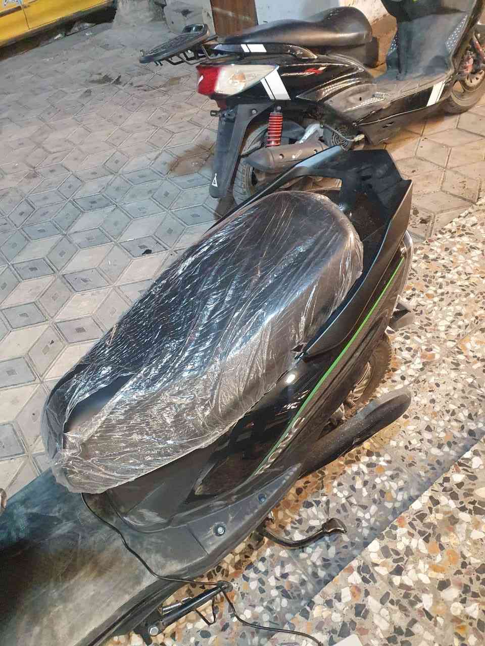 السلام عليكم عندي دراجه شحن جديده فقط بطاريه عطلانه الشراي يتصل 
***********
