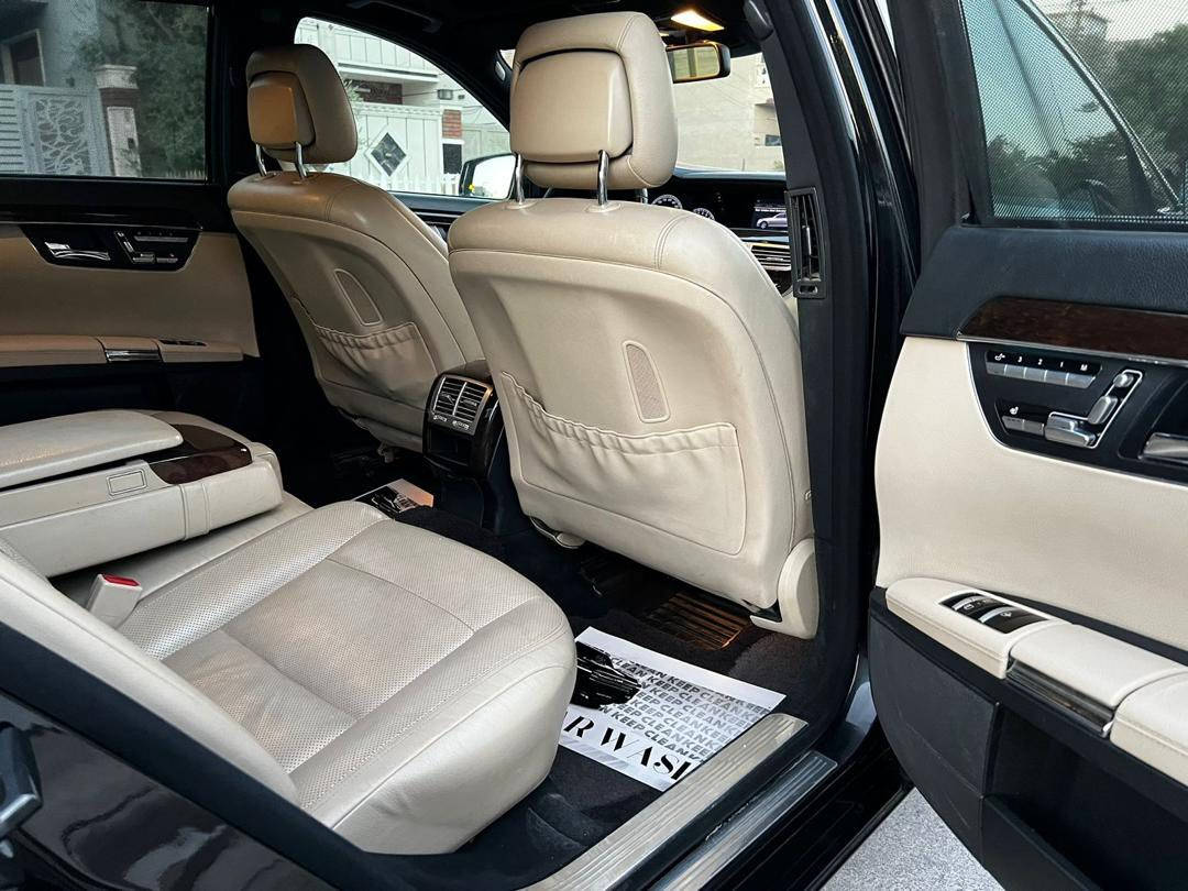 السلام عليكم 
مارسيدس s350 موديل 2011 وارد يابان
محرك 6 سلندر 
مغلفه ppf
 كشنات امامي خلفي خزن و تدفئه و تبريد
فتحه
كروس سرعه
تخم تاير جديد
ابواب شفط
رادار
جكات
بردات كهرباء عدد 5
حساس امامي حلفي
السونر منشور ويه الصور
السياره ماشيه 162كيلو
السعر 23500$(دفترين و35)
مكلف بلنشر 

رقم صاحب السياره
***********
