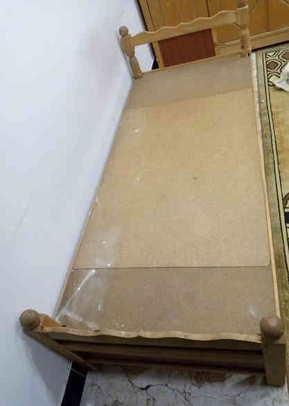 كنتور سنديان كويتي خشب معا سرير نفر عدد ثنين نضيفات وبدون ضرر ***********
