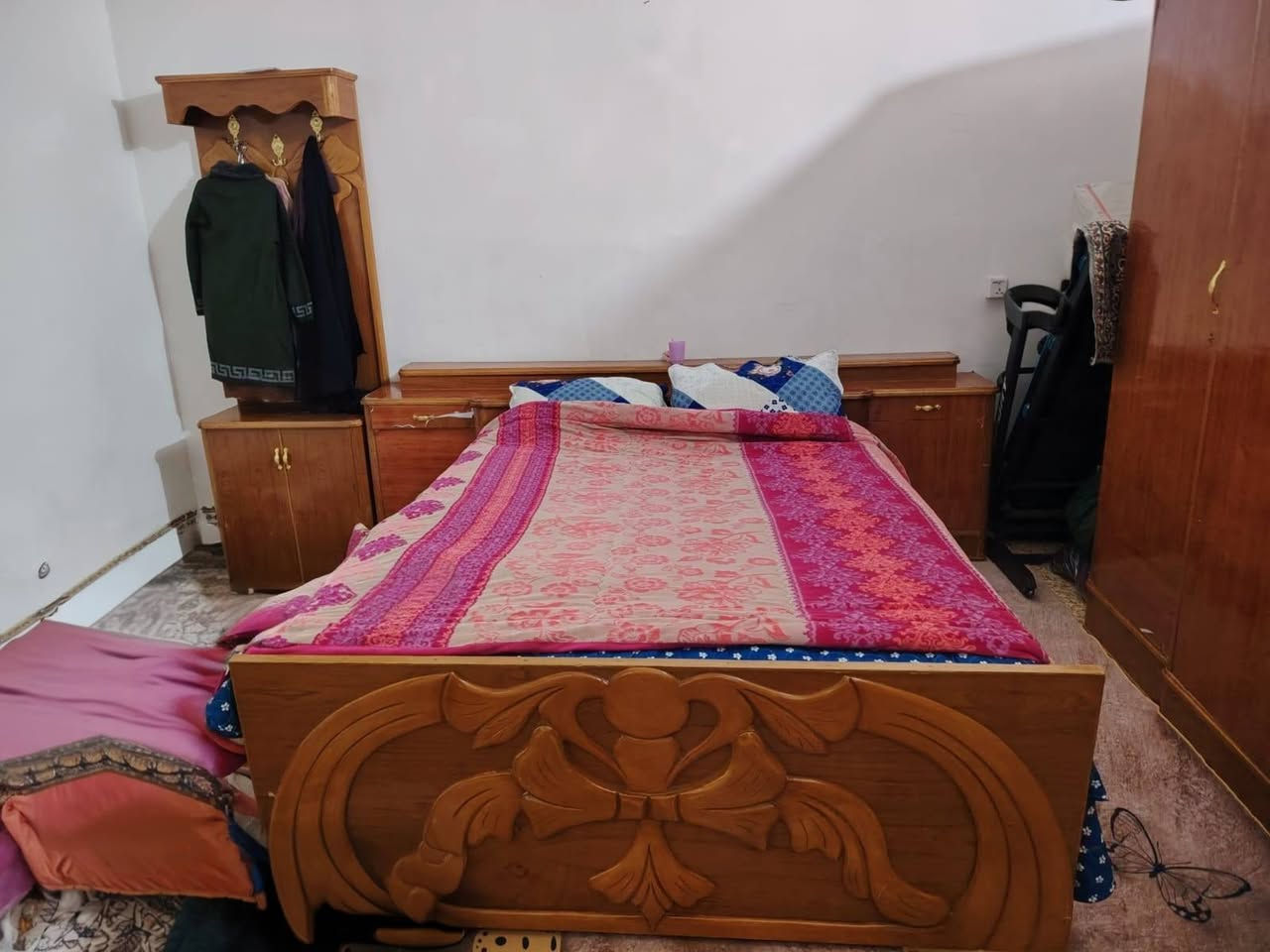 غرفه نوم صاج مستخدمه نضيفه الكنتور مغلف لاسق صاجي الجماليه نضيفه 350وبيها مجال قليل مكلف بالنشر التواصل ***********
