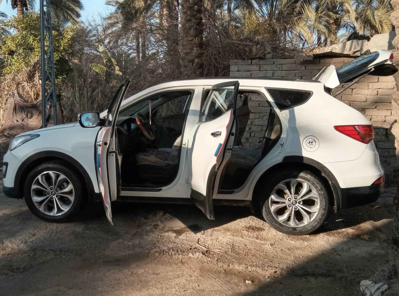 سلام عليكم عندي سنتافي خليجي موديل 2014محرك  سته سلندر وسبعه راكب رقم سياره بابل سياره حلوه مال جناي *********** عنوان سياره بابل الحله النيل
