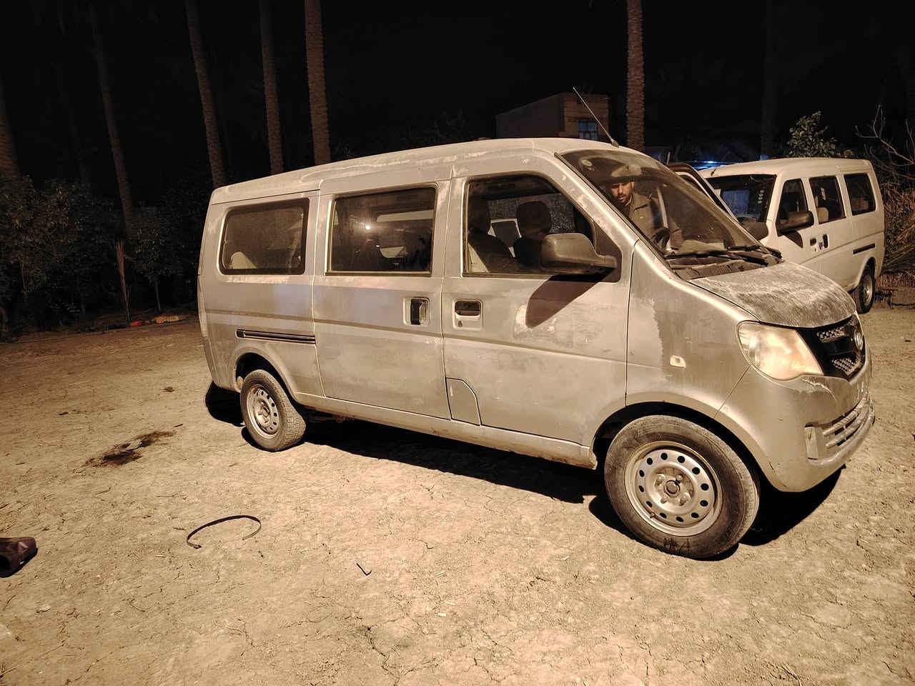 ﷽
تحيه طيبه اخواني الاعزاء للبيع فقط ليفان لون سلفر مديل 2013 مزاد وزارة الداخلية وكاله الاستخبارات بسمي الكتاب واسوي وكاله المشتري وين ماجان تمشي بيه السياره 10 راكب باص بدون صبغ وضربه مكينه مسبوشي بلادي بانزين السياره نضيفه داخل وخارج ومكينه وكير وحداديه تخم تاير غرفه كله جديده مابيها نواقص تترقم كربلاء-بغداد 
السعر 33$وبيه مجال بسيط للشراي 
المكان كربلاء الحسينيه 
رقم الهاتف ***********
