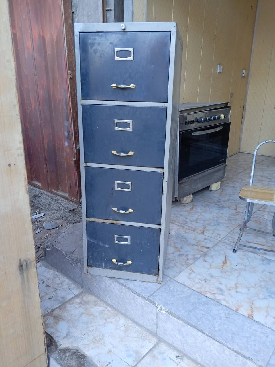 بسم الله
غراض للبيع العنوان المحمودية مقابل المركز الصحي 
والمحل الثاني شارع قيم َمقام قرب الوكيل ابو كريم ويوجد ايضآ باله في مجمع المنصور التجاري خلف عمارة الخضيري و مقابل البيت التركي
***********
***********
