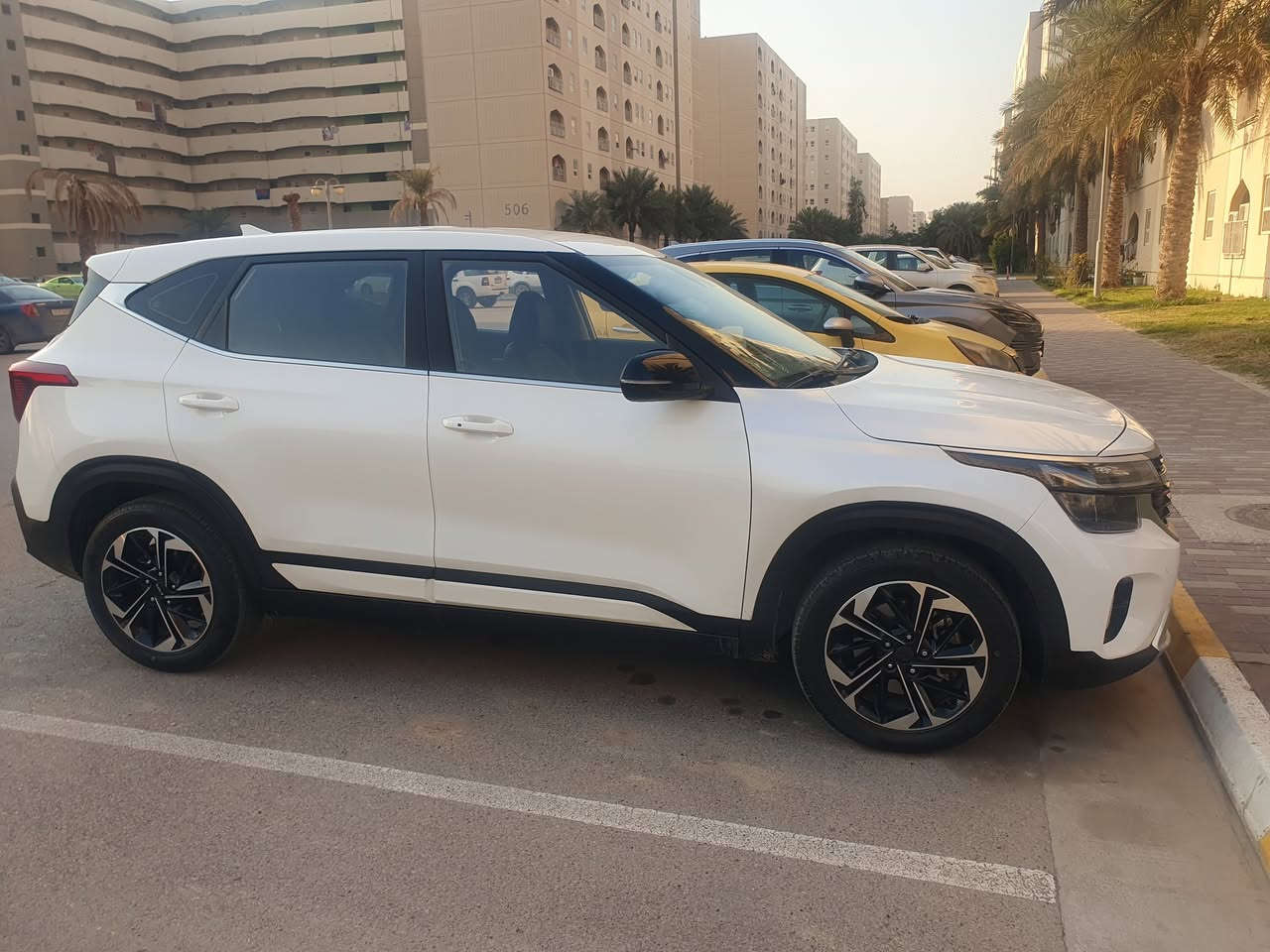 كيا سيلتوس فول  موديل 2025 وارد كوريا للبيع 🛑🛑
فول الفول عدا البانوراما 
ماشية  6500km فقط 
السيارة مرقم بغداد 
محرك 1600 تيربو جارجر 
شاشة كبيرة متصلة كيجات ديجتال 
تشغيل بصمة وبصمة أبواب 
تشغيل عن بعد 
كير ماوس 
تحديد مسار وقيادة ذاتية 🔸️
تنبيه النقطة العمياء 
وتنبيه خروج من المسار 
حساسات أمامي خلفي 
رادارات محيطية 
مثبت سرعة 
ومري جانبية شفط 
تدفئة وتبريد كشنات 🔸️
كشنات جلد كرسي السائق كهرباء 
كاميرة خلفية دوارة 
مودات قيادة 
الحادث موضح بالفديو 
تبديل جاملغ امامي  ايمن فقط   والبنيد صبغ 
السيارة جديدة جدا 
مكان السيارة بغداد بسمايا 🏚
السعر 168ورقة 💲
للمعلومات اكثر 📞
00905616145162 واتساب 
***********. اتصال 
السيارة مرقمة بغداد تحويل مباشر ماتحتاج هزة
