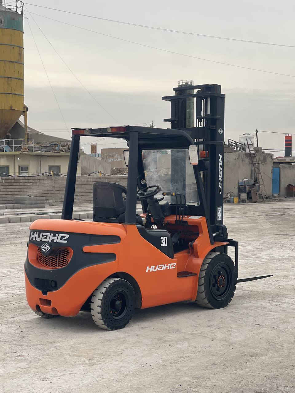 للبيع رافعه شوكيه موديل 2019 جب عاليه ثلاث طن ثلاث حركات يمين +يسار "زجاج أمامي"كير"محرك"كهربائية" بشرط " سعر 80$ للإستفسار " ***********" مكان بابل حله
