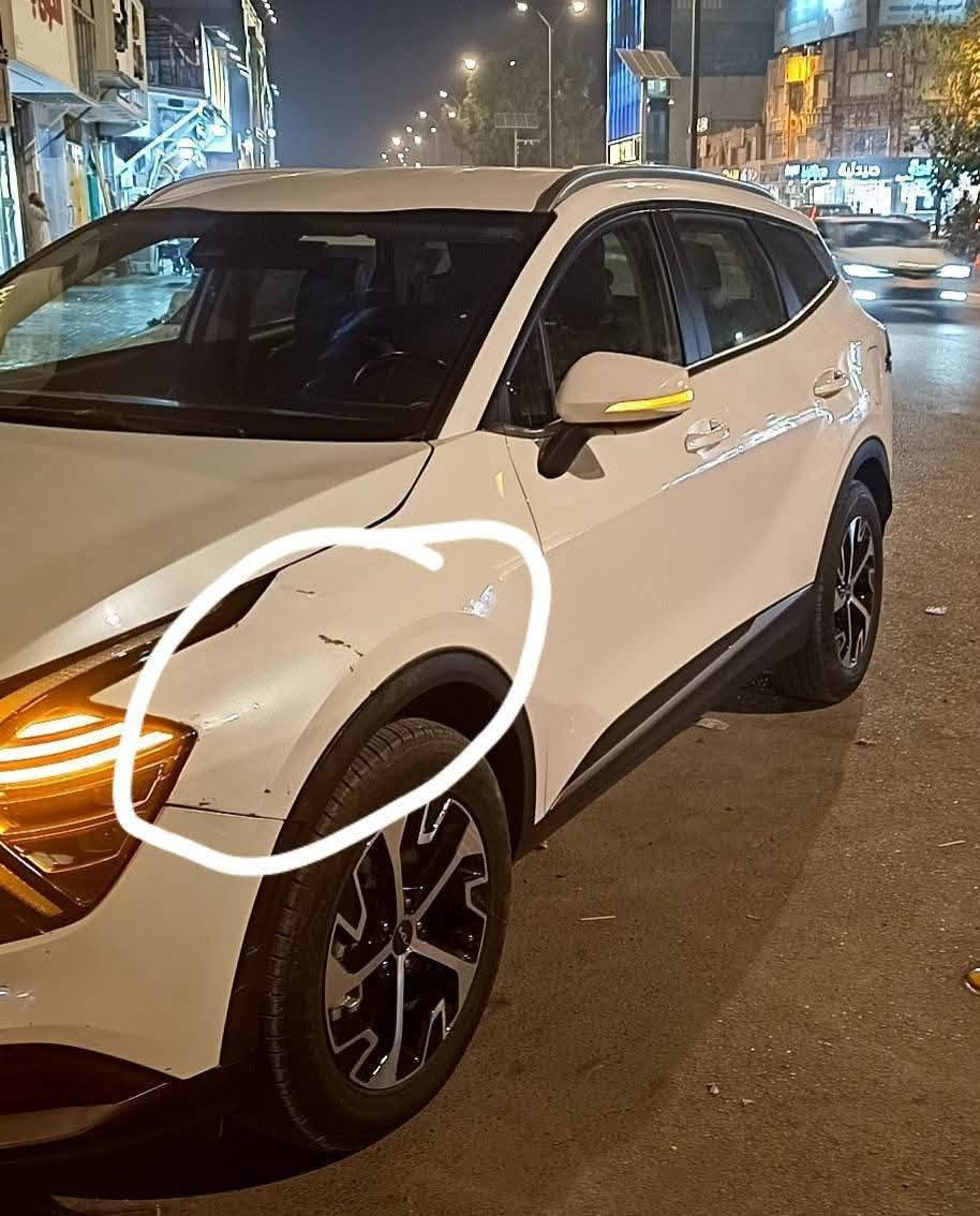 #سبورتج  هايبرد|KIA Sportage
 - موديل 2023  
مرقم بغداد شبه مميز 57155
  مواصفات 
فور ويل  4x4
 محرك 1.6 لتر توربو هايبرد بقوه240 حصان (اقوى من جميع اصدارات سبورج واكثرهن اقتصاديه وعمليه)
 ‏تمشي بتفويله وحده 950km
 ‏#العداد 45 الف mi 
 ‏#حادث_السيارة بنيد وجاملغ
صبغ بنيد بدون اي تبديل 
ليبل واحد
 ‏#اللوحات بغداد شبه مميزة
 ‏#اللون ابيض
كير ماوس اوتيماتك 8 سرعات
تشغيل ذكي ( بصمة ) ,تشغيل عن بعد
شاشة Apple CarPlay, android auto 
تحكم ستيرين كامل مع تدفئه 
هاند بريك كهرباء
 شاشة كبيرة ( GPS )
 رادارات 360 
حساس خلفي
شاحن وايرليس
كرسي كهرباء 
تدفئة المقاعد الامامية
تدفئه مقود 
 هاند بريك كهرباء 
 مانع انزلاق 
 اوتو هولد ( AUTO HOLD )
 مساعد نزول المنحدرات 
 سستم صوت مميز
 ‏انظمه قيادة متعدده
 ‏نظام قيادة ذاتي
 ‏كشنات جلد فاخر طبيعي
 ‏منافذ USB +أواكس
185$ 
 ***********
