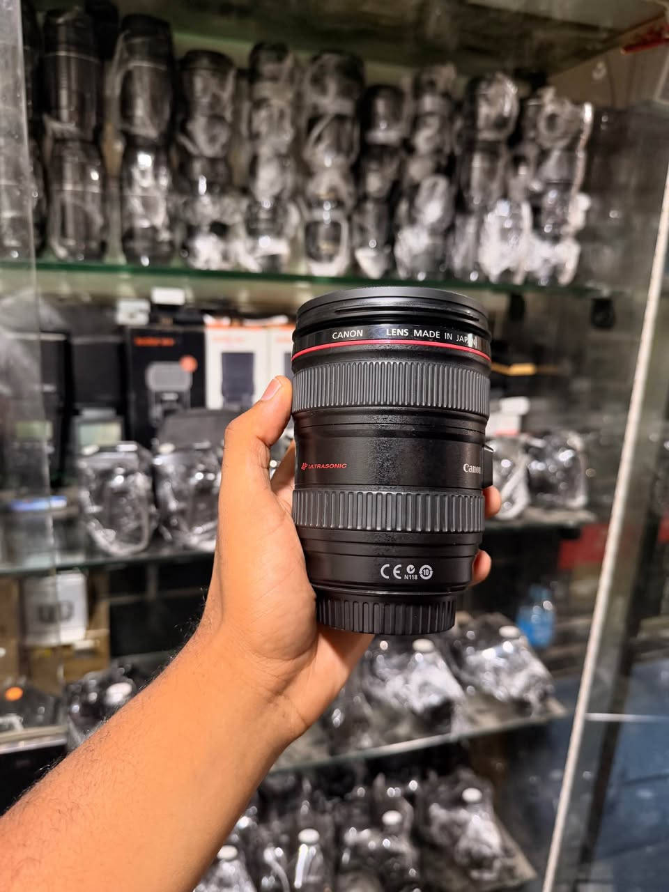🌟 **عروض مميزة من Zoom Store
علي عدسه  Canon 24-105
📷 **حالة العدسة**: ممتازة (زي ما واضح في الصور).  
✅ تشمل الكابات الأمامية والخلفية،

💰 **السعر**: [12500] جنيه.

📞 للتواصل: 0⃣1⃣1⃣0⃣0⃣5⃣3⃣4⃣8⃣7⃣3⃣ القاهرة, مصر


**إذا كنت صاحب هذا الإعلان وتريد حذفه لأي سبب، رجاءا أرسل رسالة إلى الدعم الفني**