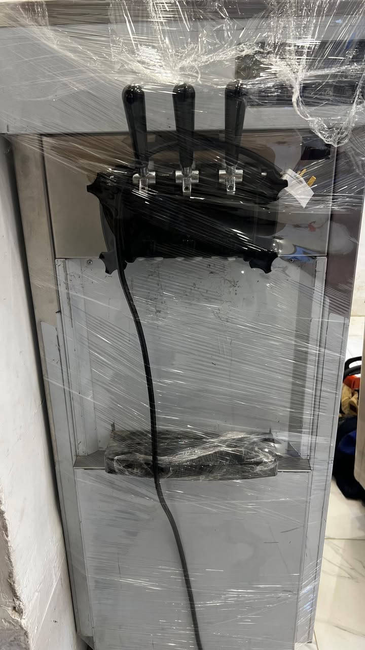 السلام عليكم 
جهاز للبيع 
جهاز ايسكريم
نظافه 90% اكثر 
***********
